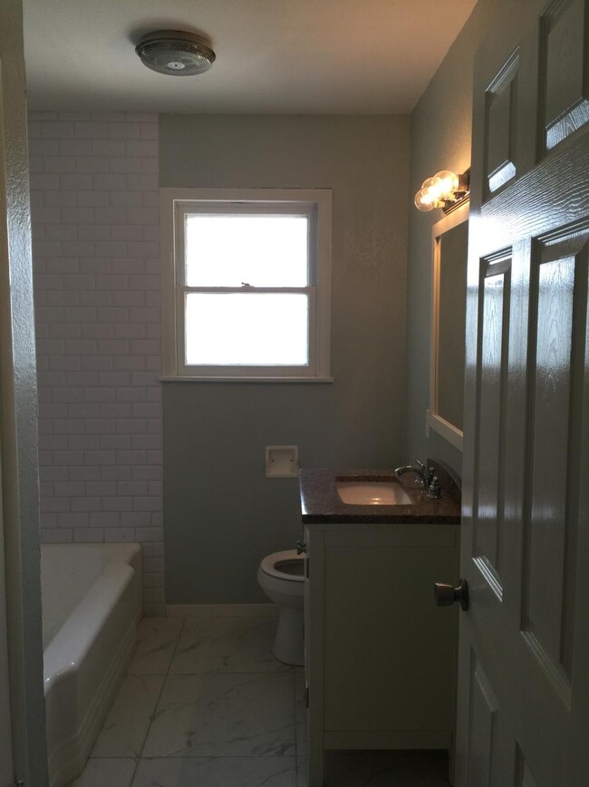 Large walk in bathroom with tub and shower - 521 w Brock st