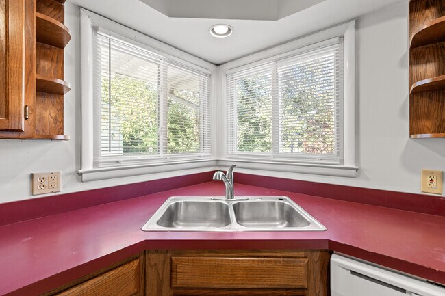 Building Photo - 2057 Heather Way