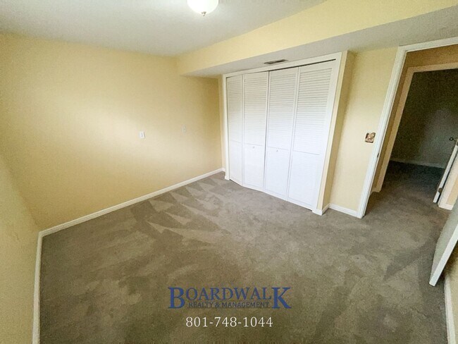 Building Photo - 2827 E Bridgewater Dr