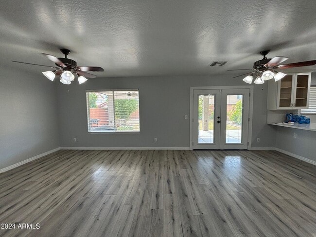 Building Photo - 9205 W Cordes Rd