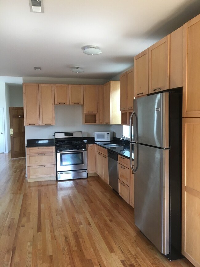 Building Photo - 1538 N Western Ave