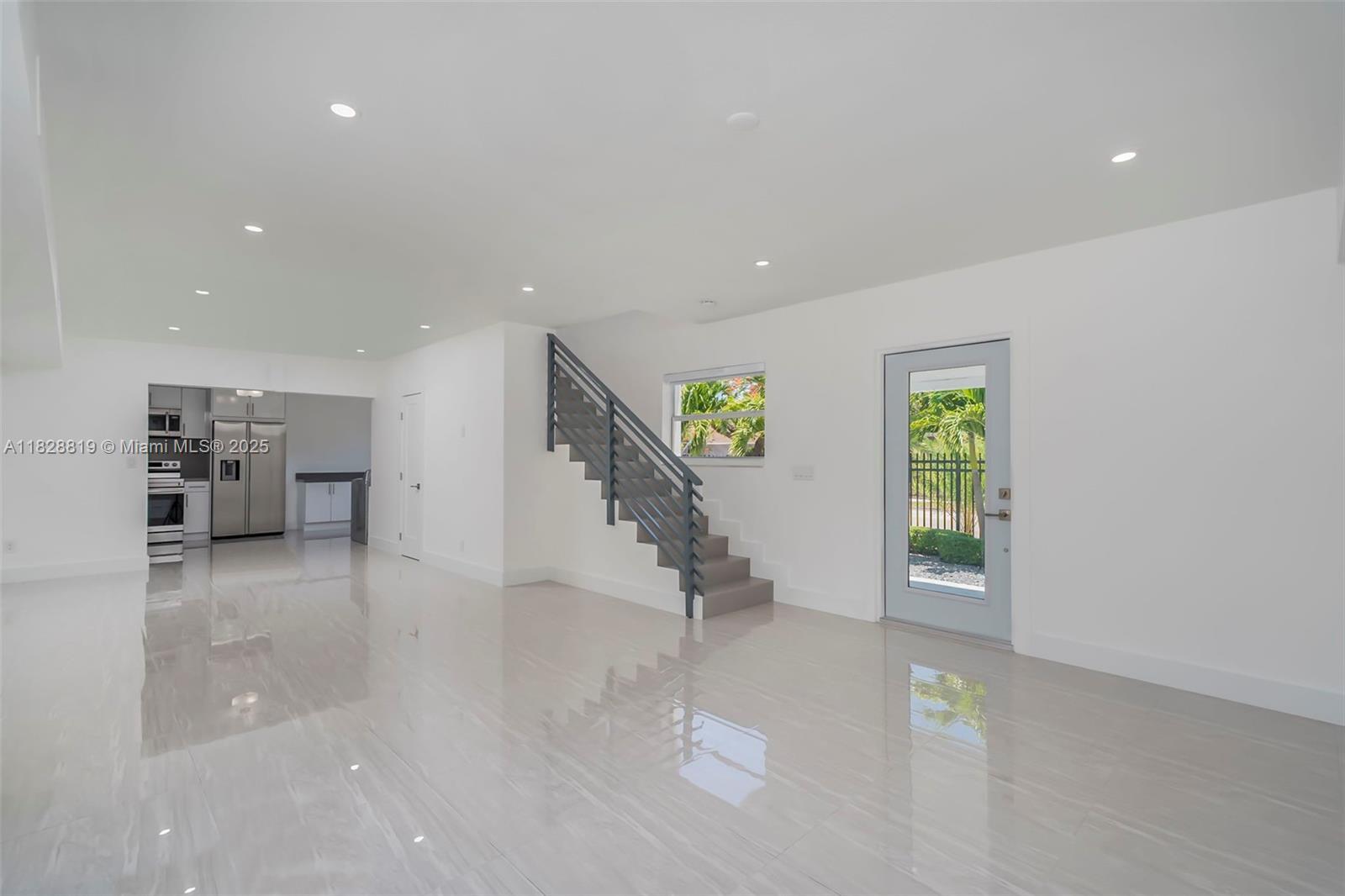 Building Photo - 590 SW 23rd Ave