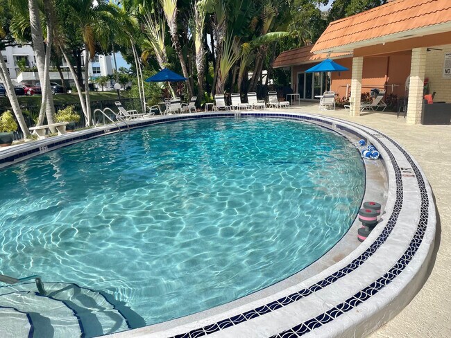 Building Photo - 140 NE 19th Ct