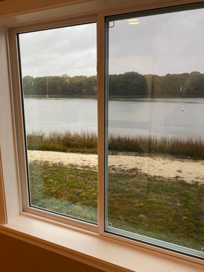 Building Photo - Waterfront Cottage in Oakland Beach