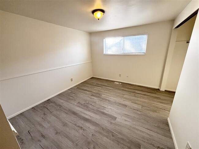 Building Photo - 325 W 100 S