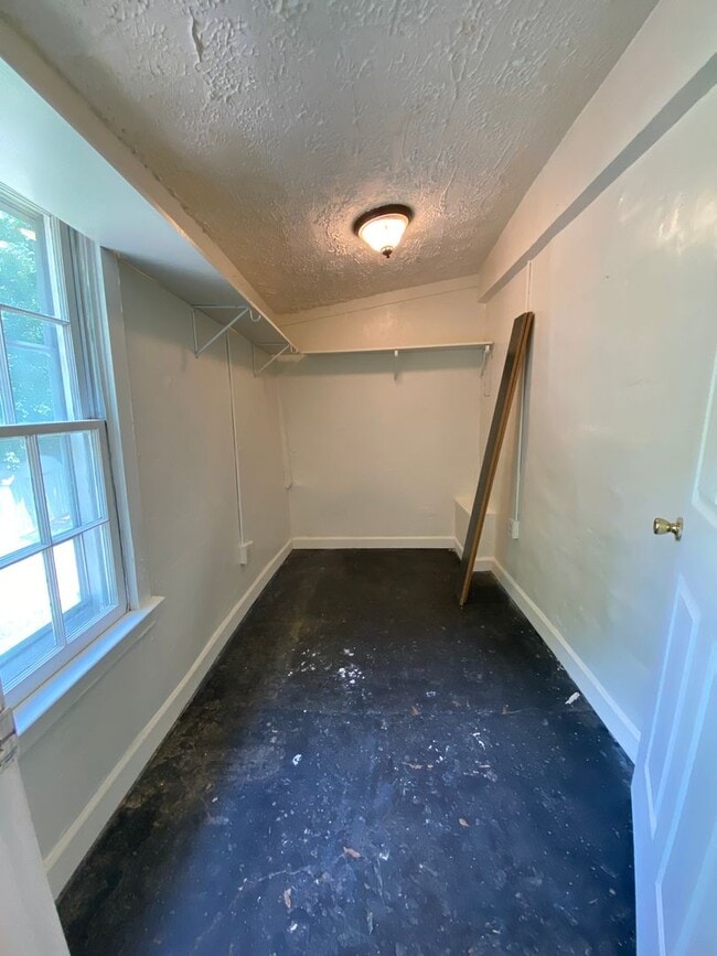 Building Photo - Pre-Lease for July 15, 2026 - Charming 1 bed 1 bath house near downtown Athens, Ga