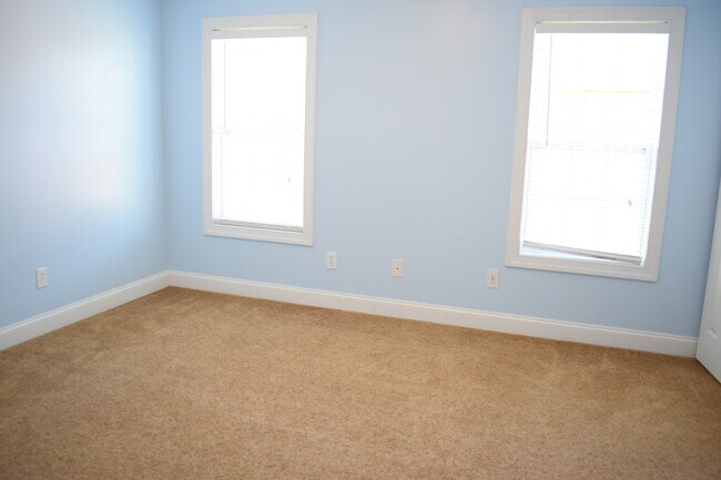 Building Photo - 1305 Wakefield Ct