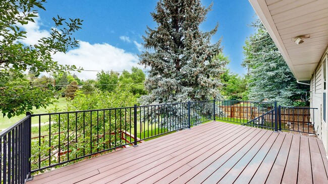 Building Photo - Amazing 4 Bed/3 Bath SFH Backing to Walnut...