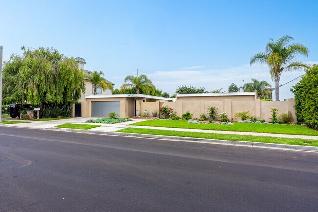 Building Photo - REMODELED 4 BD/3.5 BA RANCH STYLE HOME IN DOVER SHORES