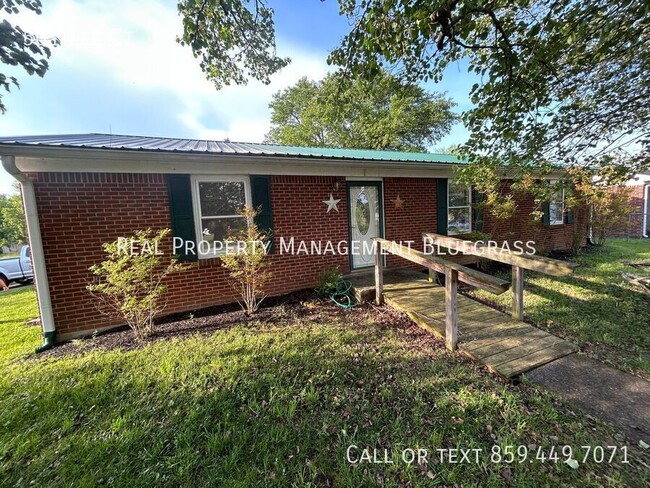 Primary Photo - 501 Lee Ct
