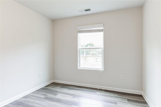 Building Photo - 512 Amelia Ct