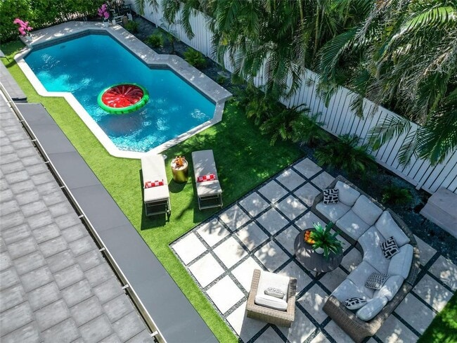 Building Photo - 222 N Tradewinds Ave