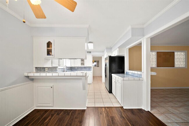 Building Photo - 5215 Cheena Dr