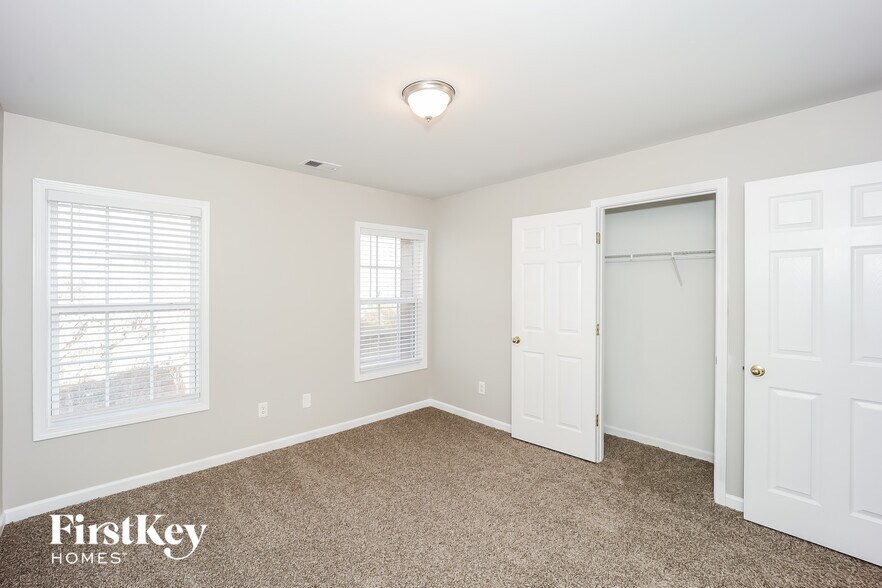 Building Photo - 344 Mistine Ct