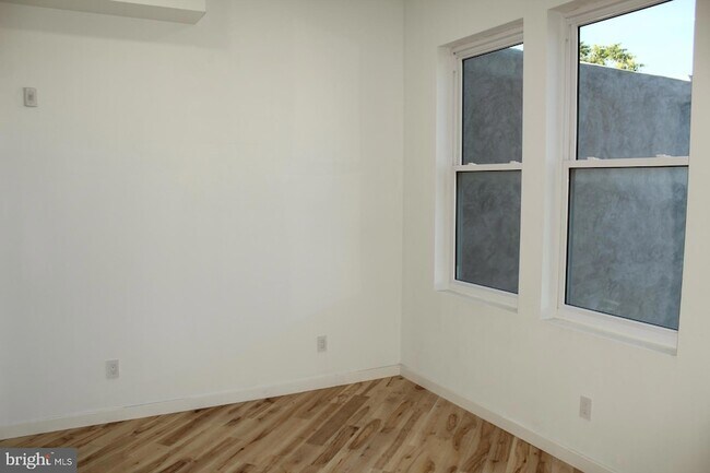 Building Photo - 3017 Ridge Ave