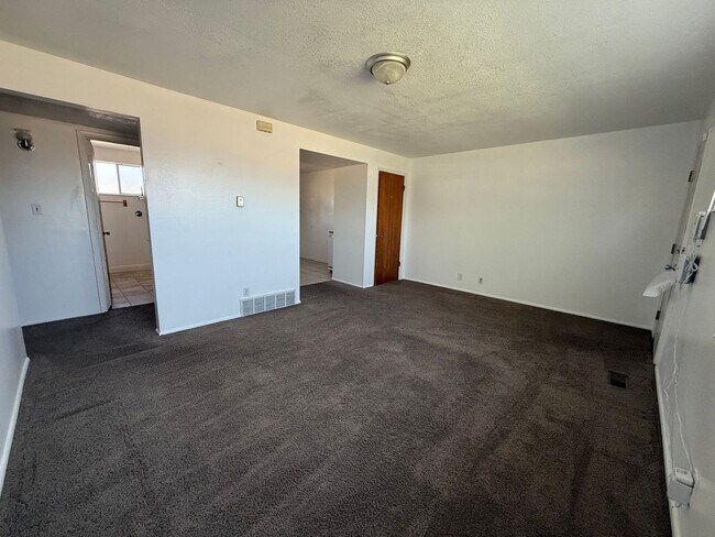 Building Photo - SINGLE FAMILY HOUSING -  2 bed/1 bath in Orem
