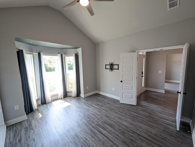 Building Photo - 3565 Pearl Ct
