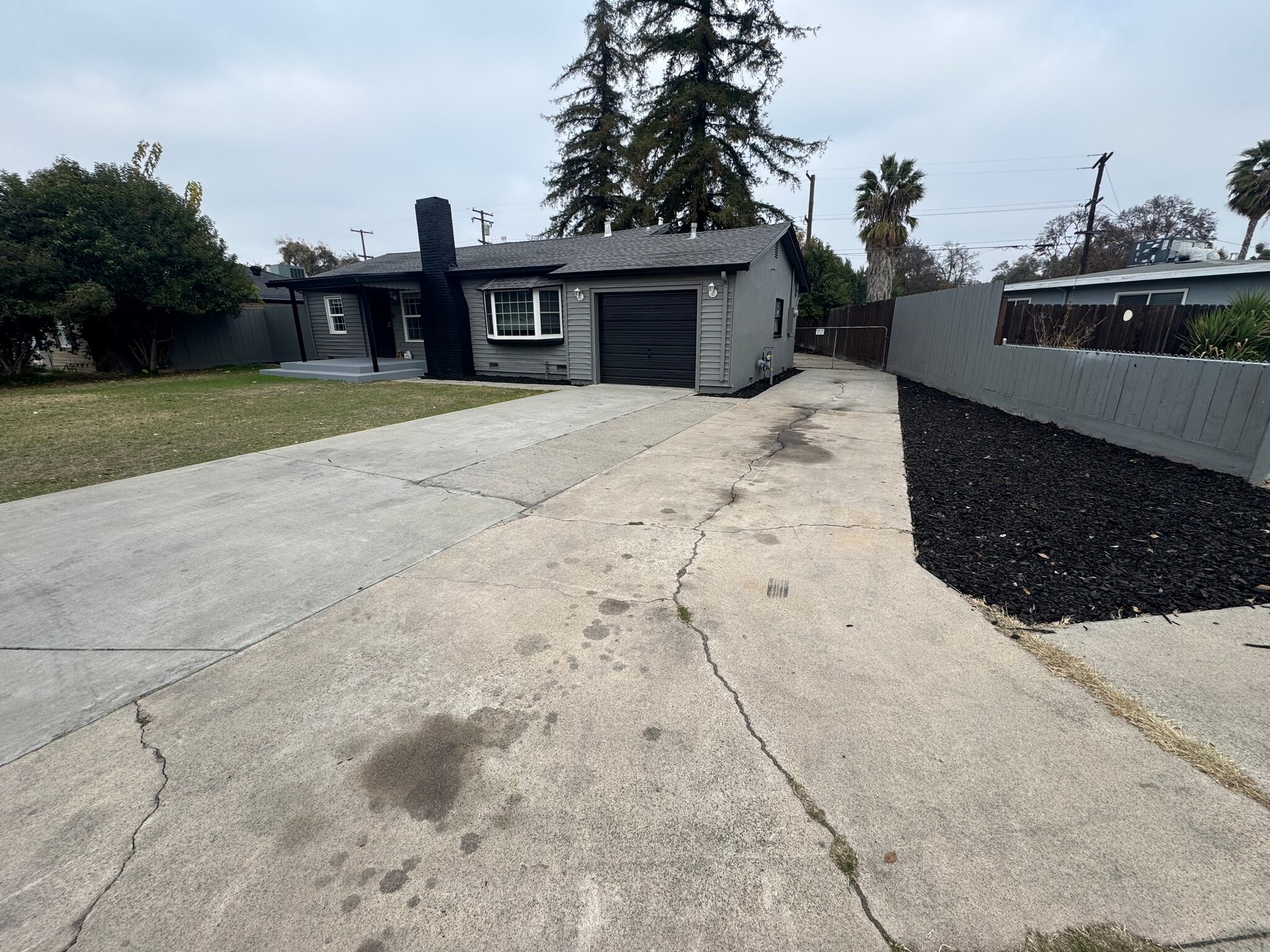 Plenty of parking - 809 Badgley Dr