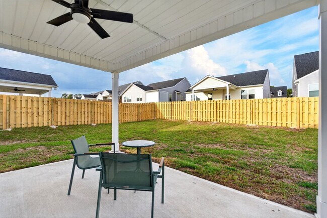 Building Photo - Like New 4BR Ranch with Modern Finishes & Prime Location in Elgin