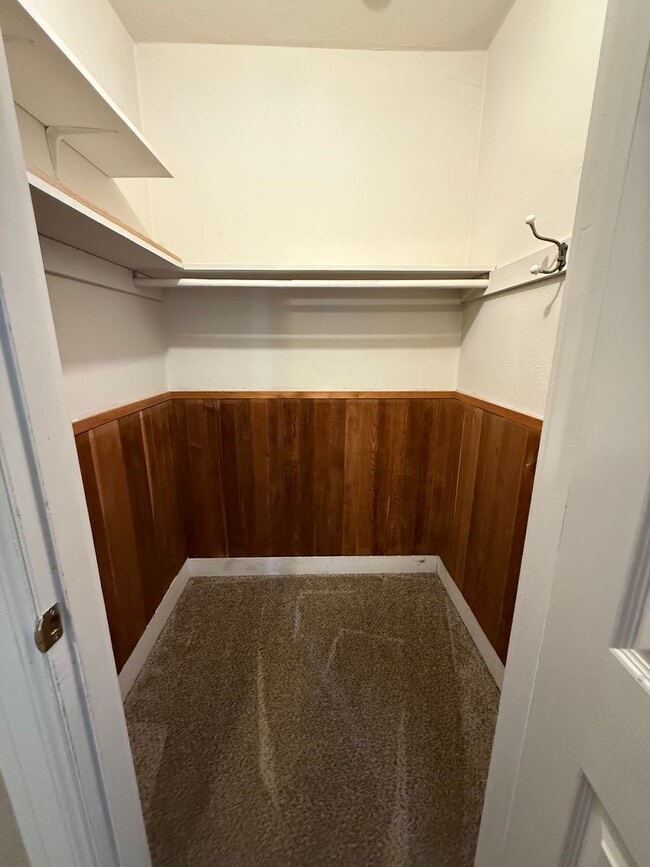 Building Photo - 3bd & 1 1/2ba with 2 Car Garage