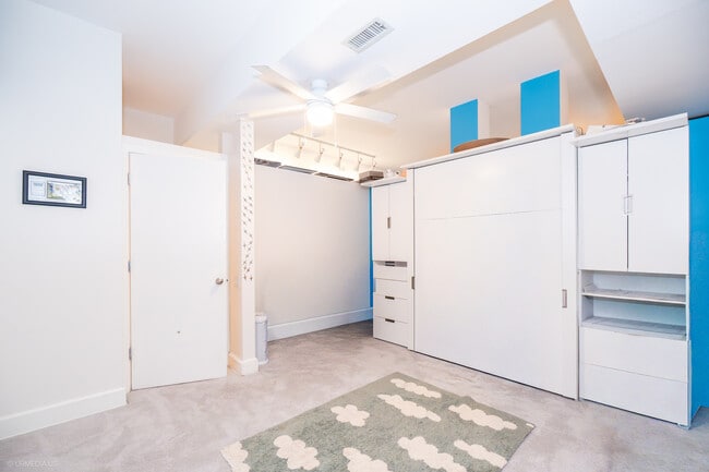 Building Photo - 165 N Canal St