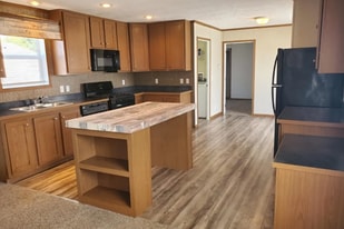 Building Photo - 418 Saddle Dr