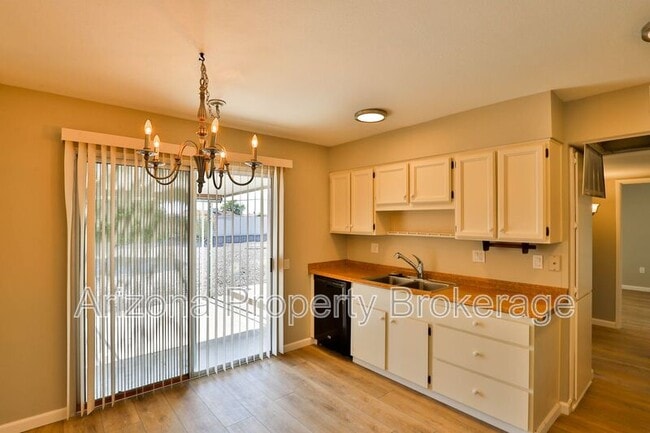 Building Photo - 11838 N Sun Valley Dr