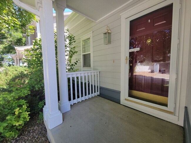 Building Photo - West Longmont 2 story single family home f...