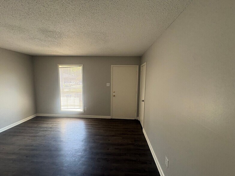 Building Photo - 5087 Blacksmith Dr