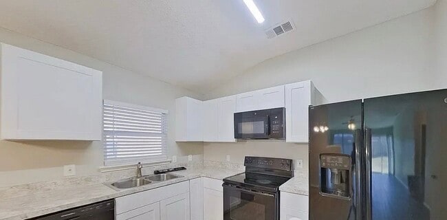 Building Photo - AVAILABLE NOW