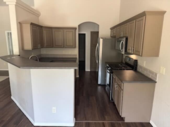 Building Photo - Charming 3 Bedroom 2 Bathroom With Den Hom...