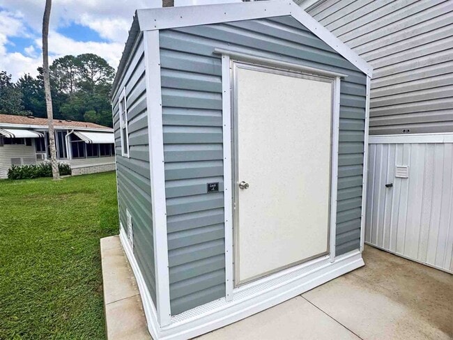 Building Photo - 8975 W Halls River Rd