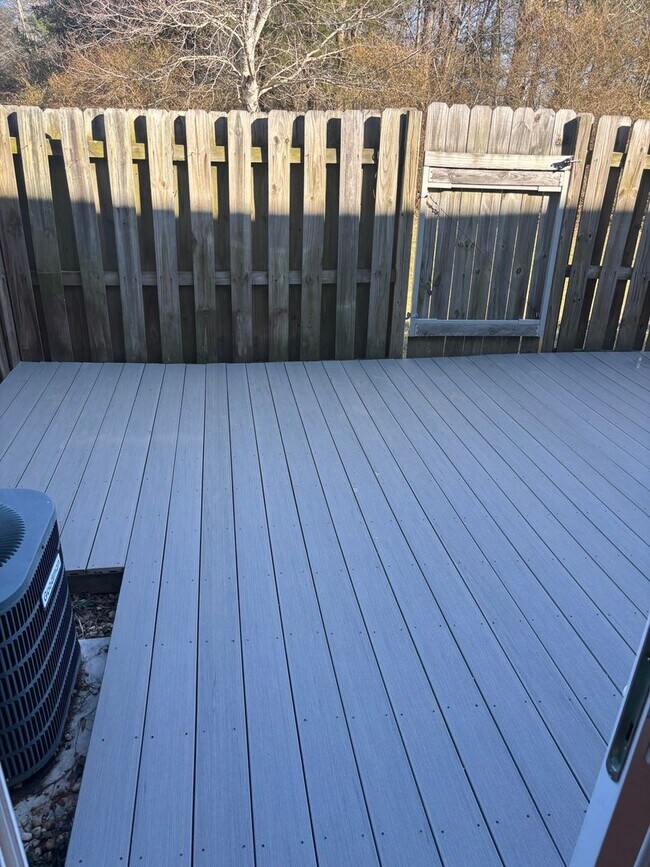 Building Photo - Brightwood Farms / Whitsett