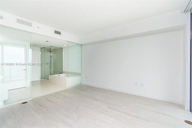Building Photo - 650 NE 32nd St