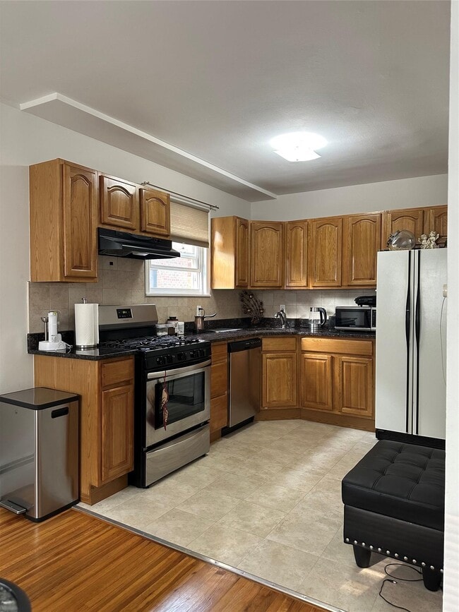 Building Photo - 42-27-4212 212th St