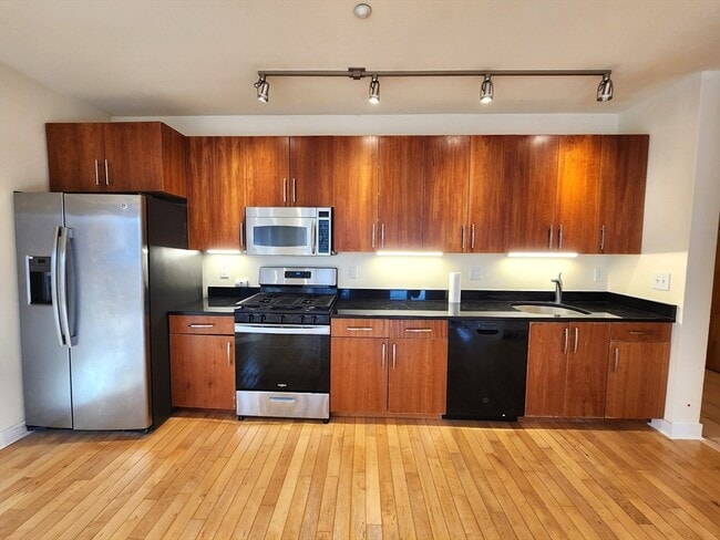 Building Photo - 24 Bay State Rd