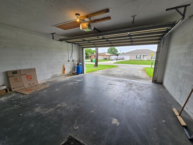 Building Photo - Port St. Lucie Single-Family home with Fenced Yard and Pool! FULLY FURNISHED!