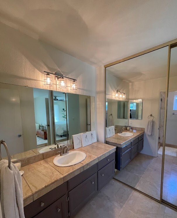 Primary en suite bathroom - 822 Camino de los Mares