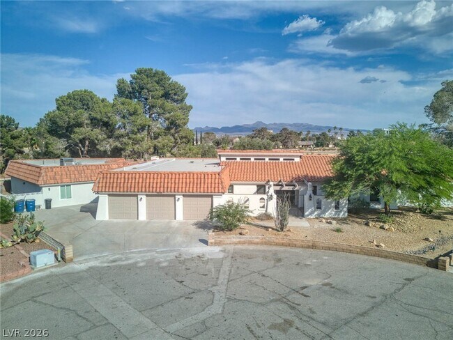 Building Photo - 4045 W Mardon Ave