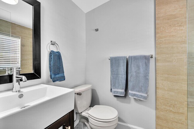 Building Photo - 3204 Beacon St