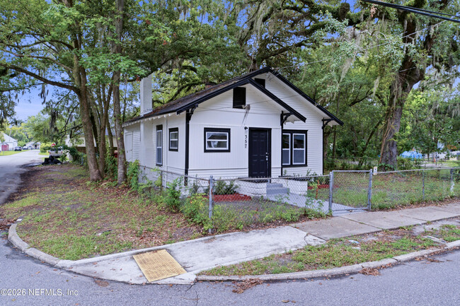 Building Photo - 357 Crystal St
