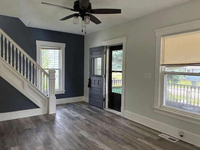 Building Photo - 118 Floral Ct