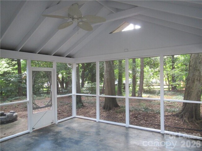 Building Photo - 11718 Fernhurst Ln