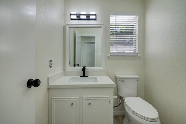 Building Photo - 5519 Sheraton Oaks Dr