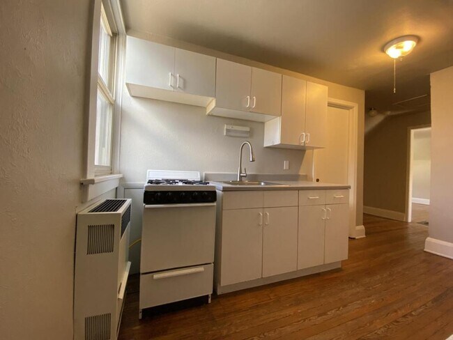 Building Photo - 1686 Coventry Road #Third Floor