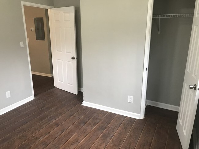 Building Photo - 321 Betsy Ave SW