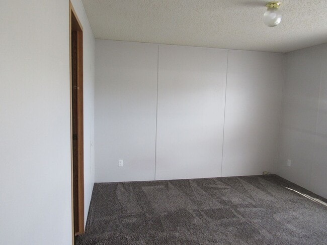 Building Photo - Affordable 3 bedroom 2 bathroom mobile home!