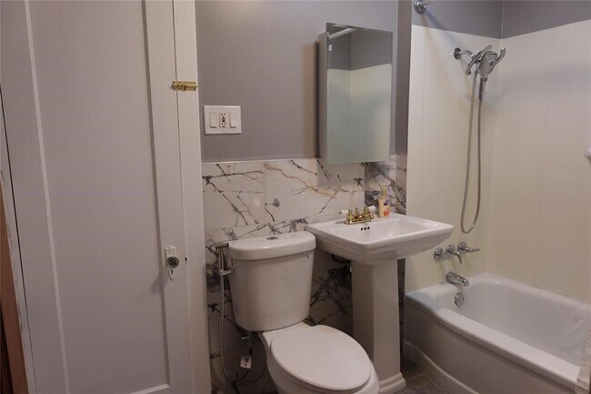 Building Photo - 304 Massachusetts Ave