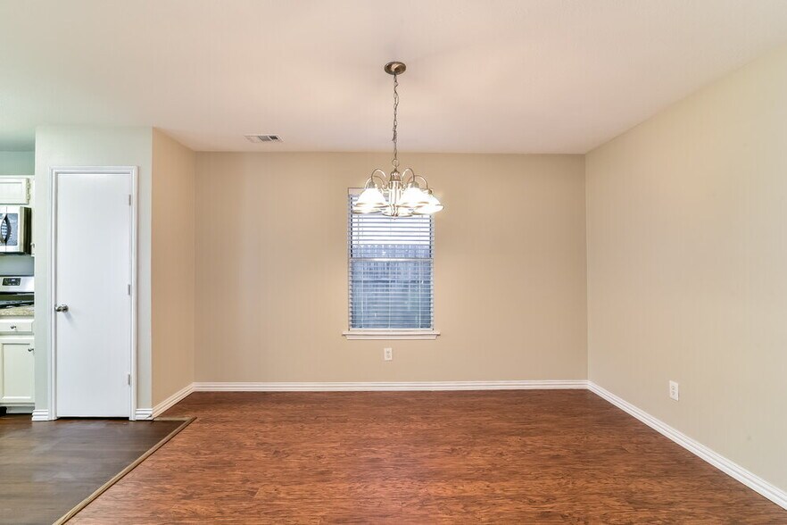 Building Photo - 9010 Walworth Dr
