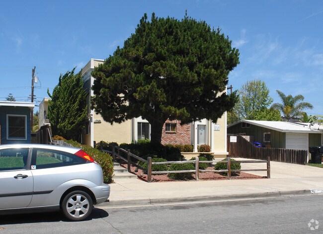 Building Photo - 1768 Thomas Ave